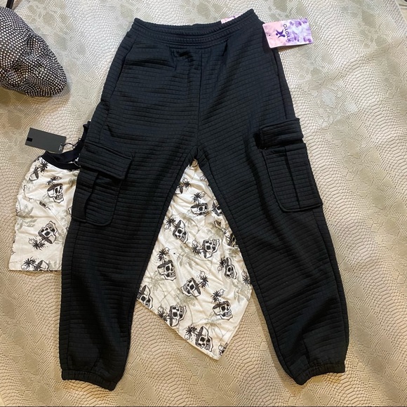 Black quilted high waisted cargo style joggers - Picture 6 of 16